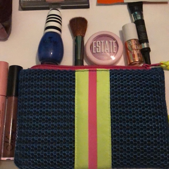 Makeup bundle NOT AVAILABLE - Picture 2 of 8